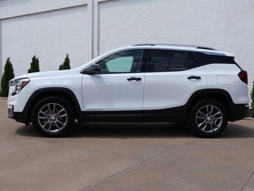 Summit White 2024 GMC Terrain SLT