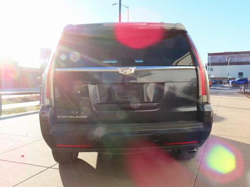 2017 Cadillac Escalade Luxury