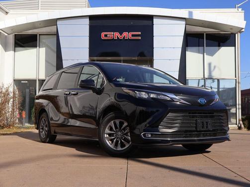 2024 Toyota Sienna XLE