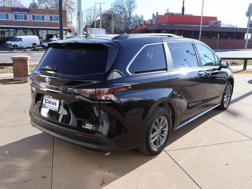 2024 Toyota Sienna XLE