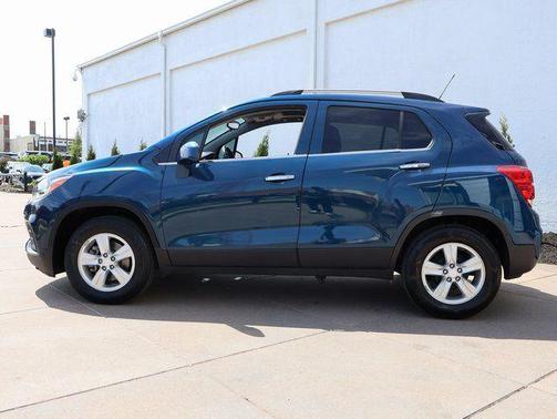 Pacific Blue Metallic 2020 Chevrolet Trax LT