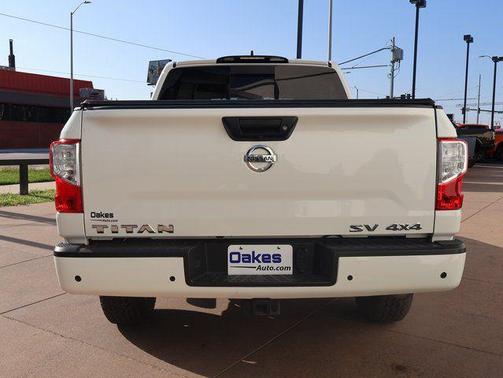 Glacier White 2022 Nissan Titan SV