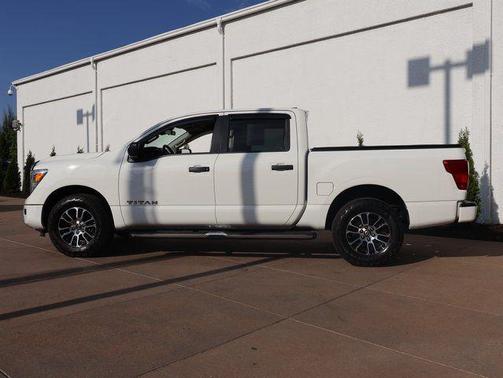 Glacier White 2022 Nissan Titan SV