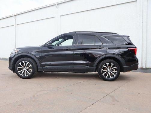 AGATE BLACK METALLIC 2025 Ford Explorer ST-Line