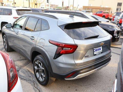 Sterling Gray Metallic 2025 Chevrolet Trax LT