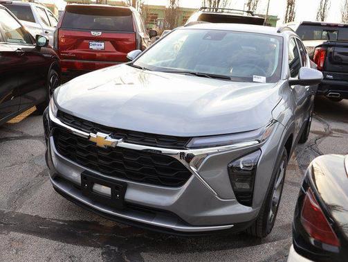 Sterling Gray Metallic 2025 Chevrolet Trax LT