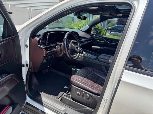 Crystal White Tricoat 2023 Cadillac Escalade Sport Platinum