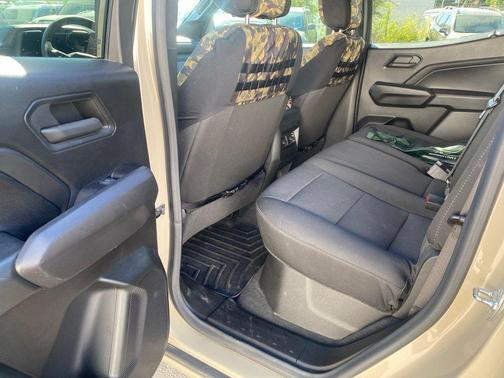 Sand Dune Metallic 2024 Chevrolet Colorado Trail Boss