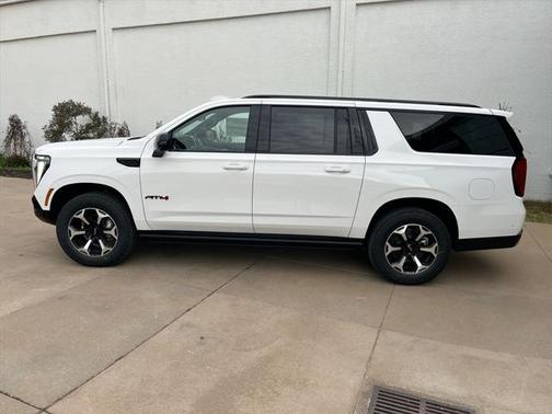 2025 GMC Yukon XL 4WD AT4
