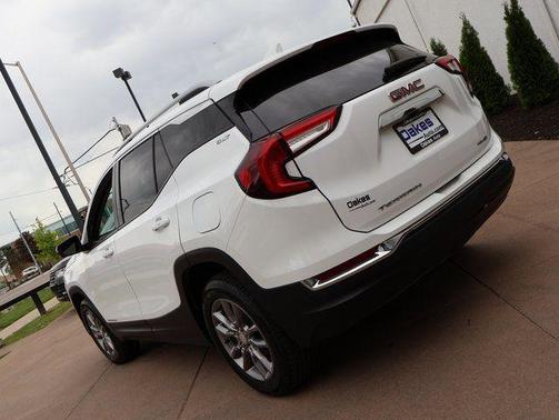 Summit White 2024 GMC Terrain SLT