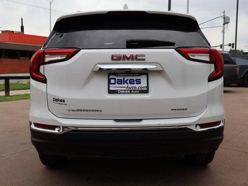 Summit White 2024 GMC Terrain SLT