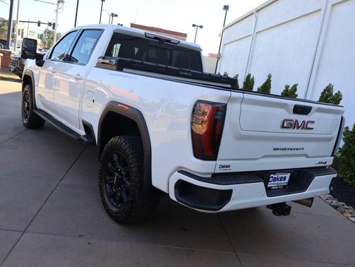 Summit White 2024 GMC Sierra 2500 AT4