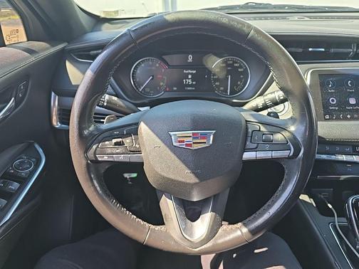 Radiant Silver Metallic 2021 Cadillac XT4 Premium Luxury