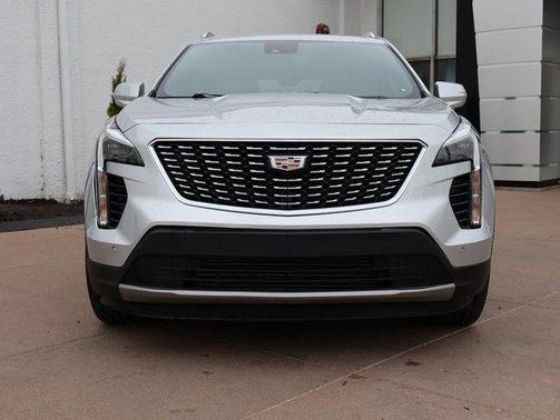 Radiant Silver Metallic 2021 Cadillac XT4 Premium Luxury
