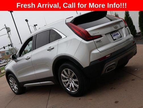 Radiant Silver Metallic 2021 Cadillac XT4 Premium Luxury