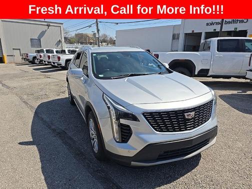 Radiant Silver Metallic 2021 Cadillac XT4 Premium Luxury