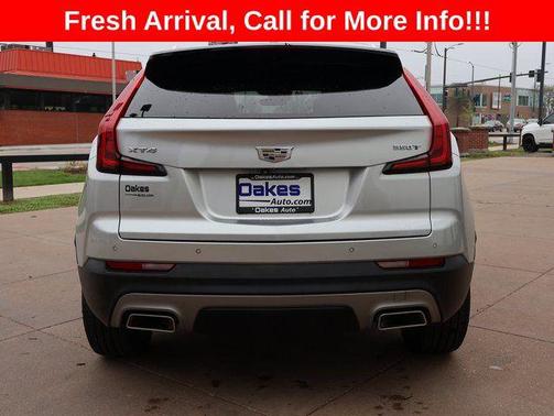 Radiant Silver Metallic 2021 Cadillac XT4 Premium Luxury