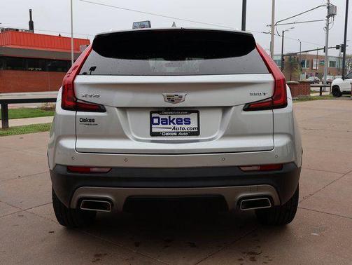 Radiant Silver Metallic 2021 Cadillac XT4 Premium Luxury