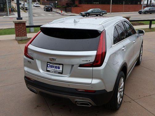 Radiant Silver Metallic 2021 Cadillac XT4 Premium Luxury