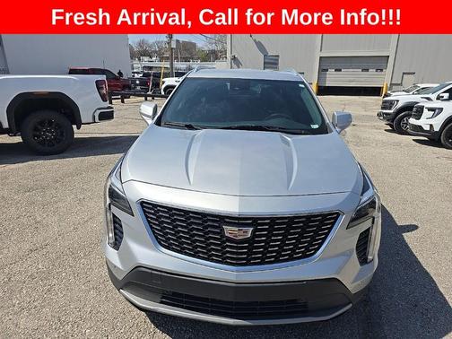 Radiant Silver Metallic 2021 Cadillac XT4 Premium Luxury