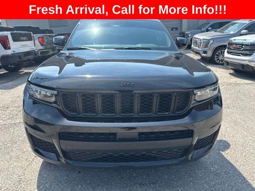 Diamond Black Crystal Pearlcoat 2025 Jeep Grand Cherokee L Altitude