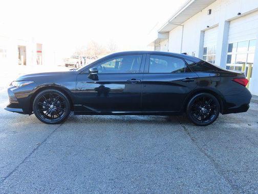 Midnight Black Metallic 2021 Toyota Avalon XSE