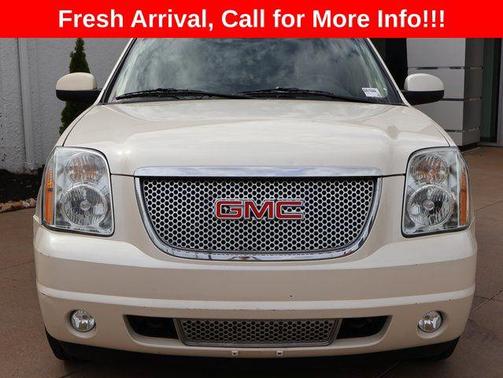 White Diamond Tricoat 2014 GMC Yukon XL Denali