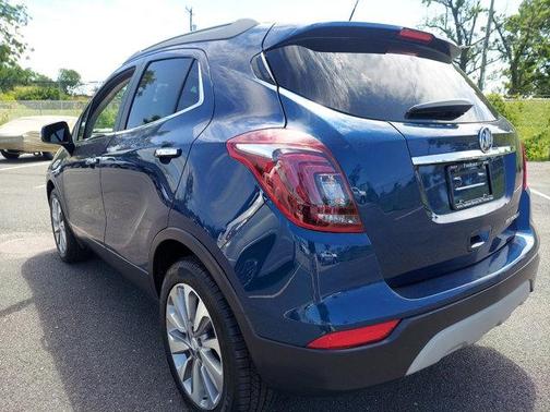 Photo 4 of 27 of 2019 Buick Encore Preferred