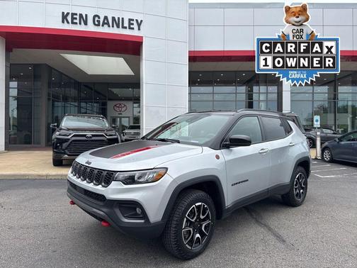 Silver Zynith Metallic Clearcoat 2025 Jeep Compass Trailhawk