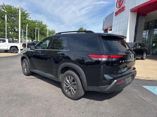 Super Black 2025 Nissan Pathfinder SV FWD