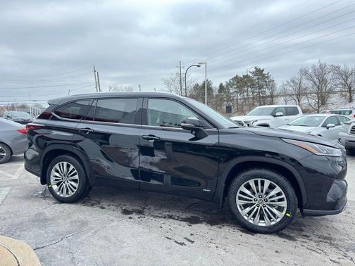 2026 Toyota Highlander Hybrid Platinum