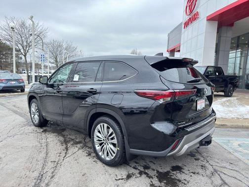 2026 Toyota Highlander Hybrid Platinum