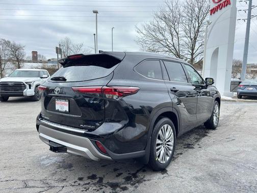 2026 Toyota Highlander Hybrid Platinum