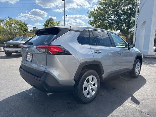 2025 Toyota RAV4 LE
