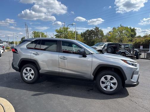 2025 Toyota RAV4 LE