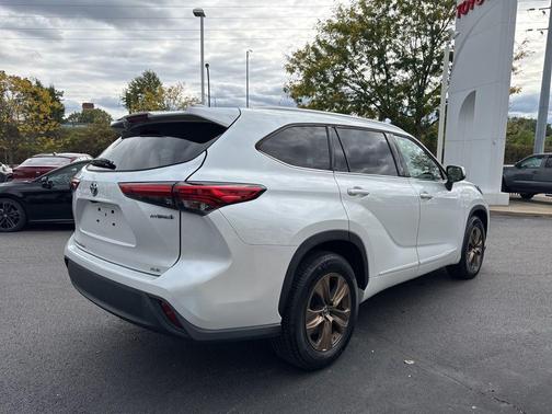 2022 Toyota Highlander Hybrid XLE