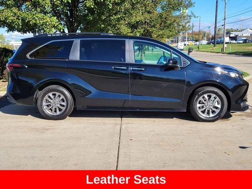 2024 Toyota Sienna XLE