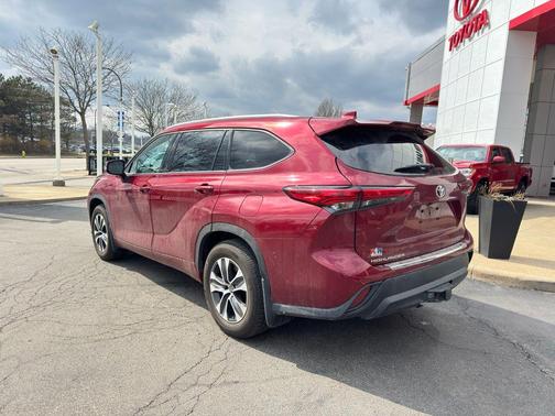 Ruby Flare Pearl 2022 Toyota Highlander XLE