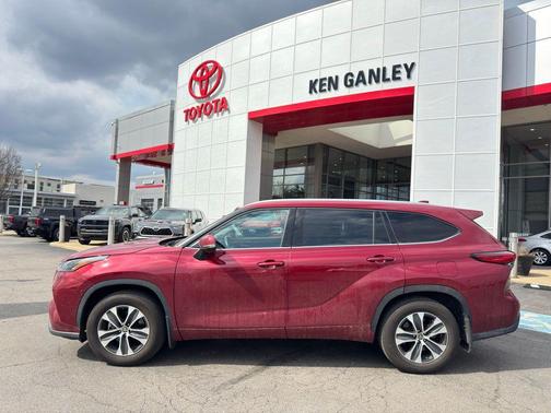 Ruby Flare Pearl 2022 Toyota Highlander XLE