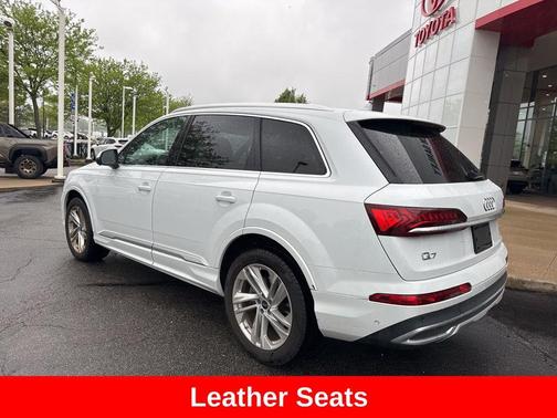 Glacier White 2023 Audi Q7 55 Premium
