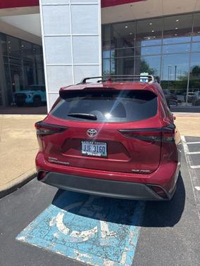 Pearl 2024 Toyota Highlander XLE