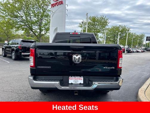 Diamond Black Crystal Pearlcoat 2023 RAM 1500 Big Horn/Lone Star
