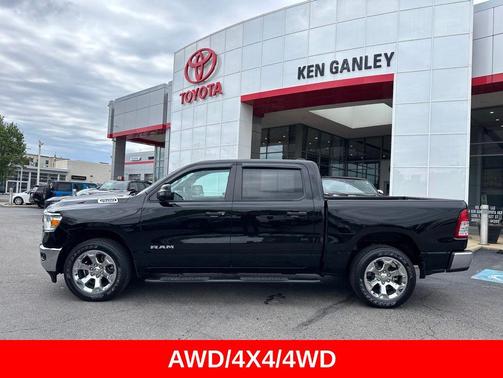 Diamond Black Crystal Pearlcoat 2023 RAM 1500 Big Horn/Lone Star