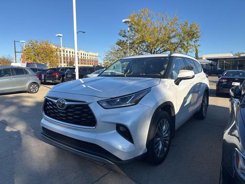 2022 Toyota Highlander Platinum