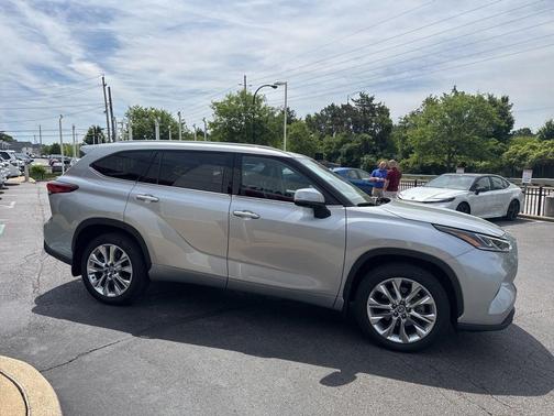 Celestial Silver Metallic 2023 Toyota Highlander Limited