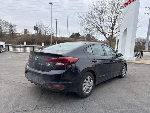 2020 Hyundai ELANTRA SE