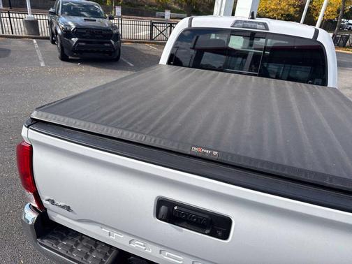 White 2022 Toyota Tacoma SR5