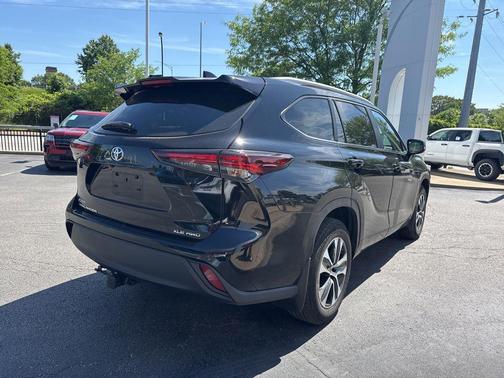 Midnight Black Metallic 2024 Toyota Highlander XLE