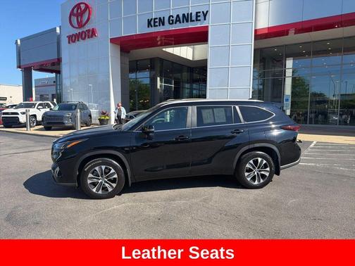 Midnight Black Metallic 2024 Toyota Highlander XLE