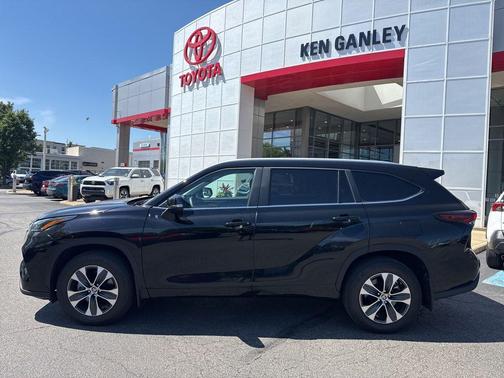 Midnight Black Metallic 2024 Toyota Highlander XLE